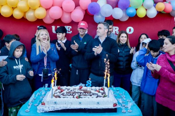 Soledad Peralta y Federico Achával celebraron un nuevo aniversario de la Secundaria N° 20 de Manzanares