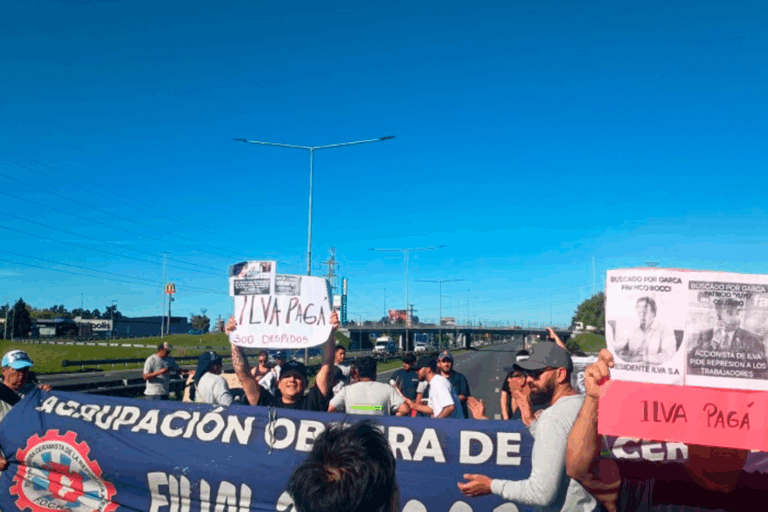 Ilva: Sin acuerdo, trabajadores despedidos cortan la Panamericana