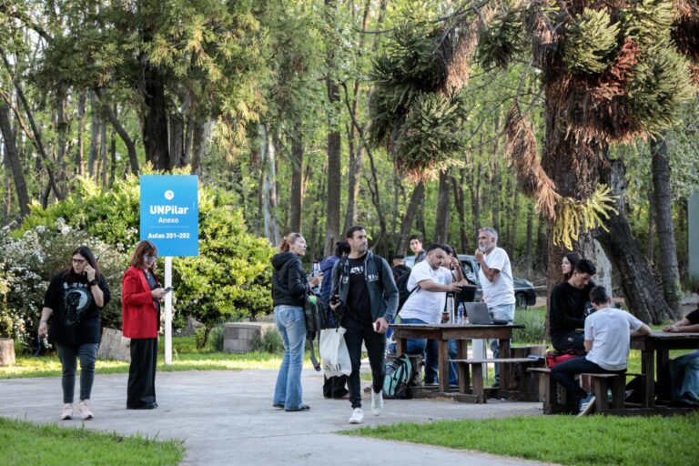 Achával visitó la Universidad Nacional de Pilar a dos años de que se convirtió en Ley