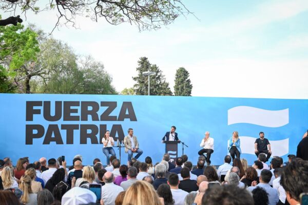 Achával acompañó el acto de cierre de campaña de Fuerza Patria