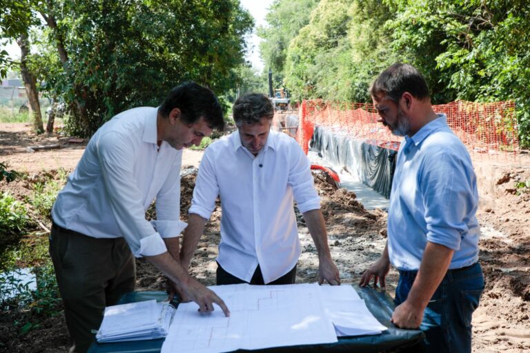 Achával recorrió el avance de la obra hidráulica de El Rocío