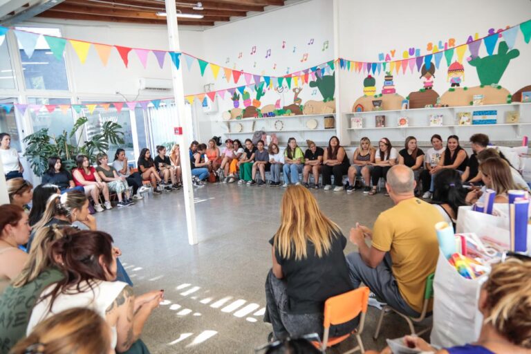 Achával compartió un encuentro con las educadoras de los CDIs