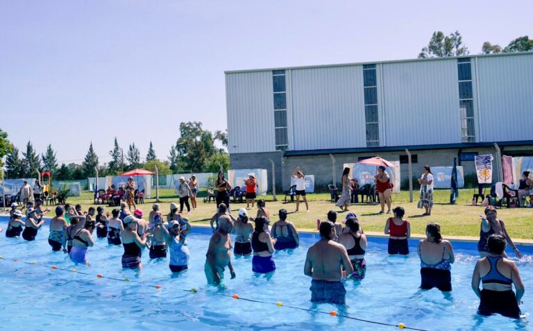 Achával estuvo junto a los adultos mayores en el Club Municipal de Derqui