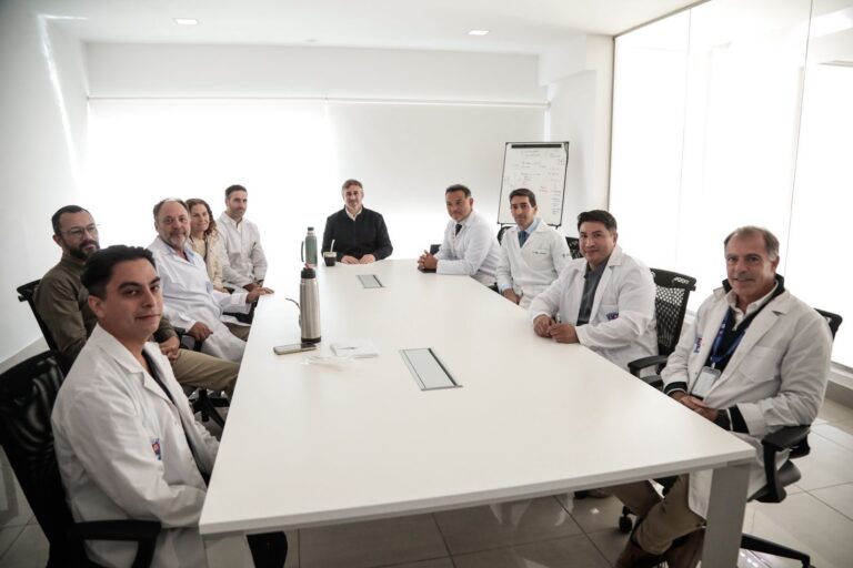 Achával compartió un encuentro con los neurocirujanos del Hospital Central de Pilar