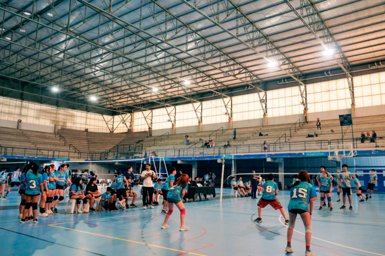 Achával acompañó un nuevo encuentro deportivo en el Microestadio Municipal