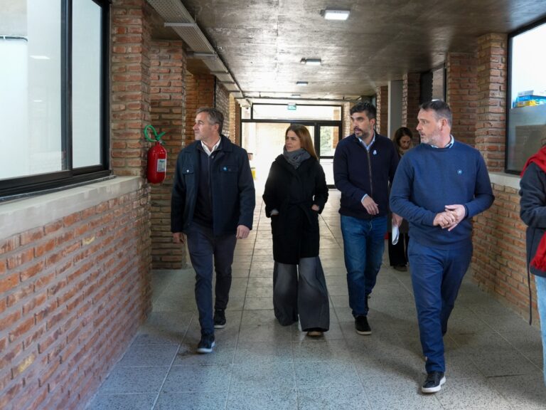 Achával recorrió la Técnica Nº4 de Villa Rosa y reafirmó el apoyo del Municipio a la educación técnica