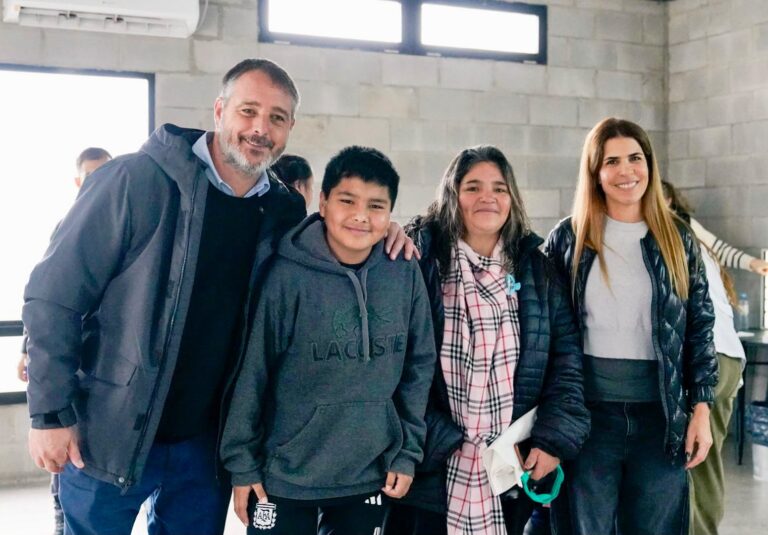Pilar continúa ampliando el programa de salud visual para estudiantes y ya recorre todos los barrios del distrito