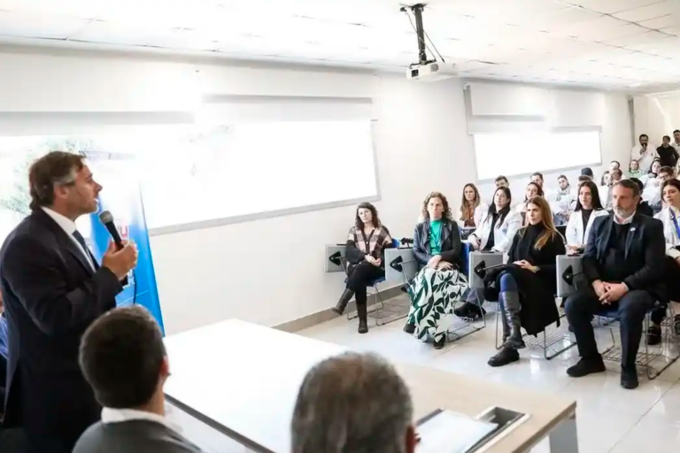 Achával anunció un nuevo acuerdo con la UBA para fortalecer la formación de profesionales de la salud