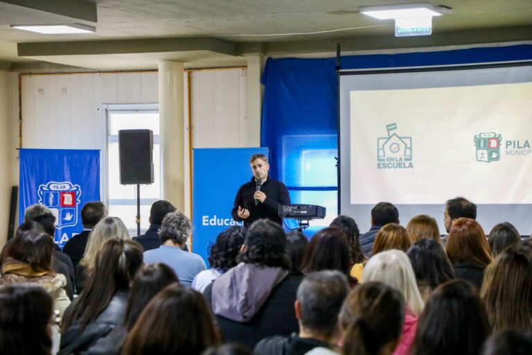 El municipio lanzó la app «En la Escuela» para acompañar la trayectoria de cada estudiante