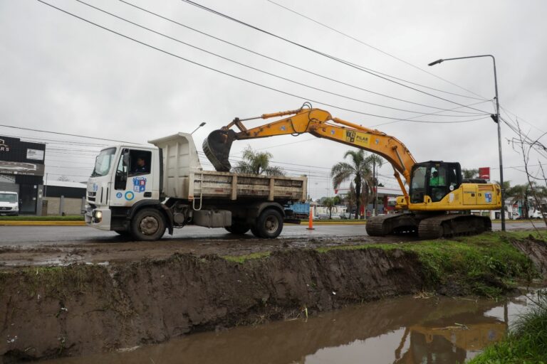 El municipio lleva adelante trabajos de limpieza de desagües y arroyos
