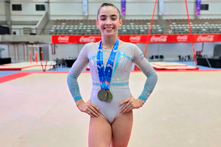 Julieta Lucas hizo historia en los Juegos Suramericanos: doble oro para la gimnasta pilarense