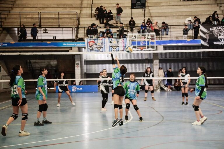 El deporte volvió a reunir a las familias de Pilar en el Microestadio Municipal